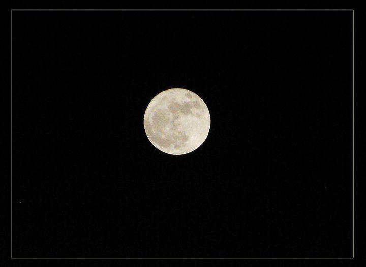 18.03.2011 der Mond ist der Erde nah & schön groß